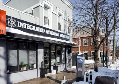 integrated-internal-medicine-office-showing-side-walk