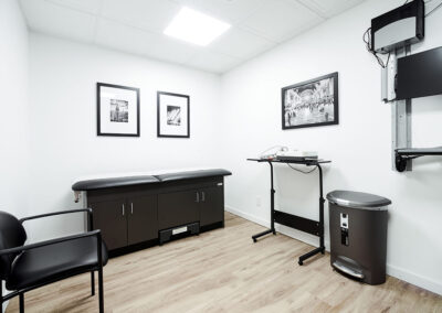 portraits-medical-equipments-inside-examination-room-integrated-internal-medicine-queens-ny