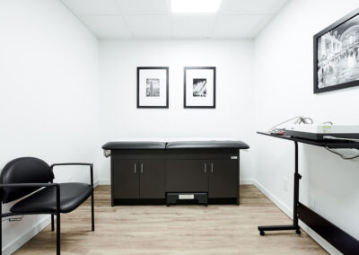 spacious-examination-room-with-medical-equipments-integrated-internal-medicine-queens-ny